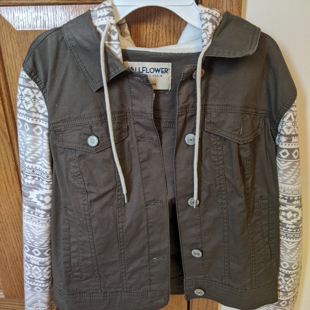 Wallflower Hooded Jacket/Top